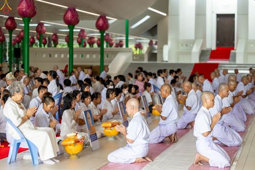 ภาพ No.350812:วันที่ 19 กันยายน พ.ศ.2569 พิธีบรรพชาอุปสมบท โครงการอุปสมบทหมู่บูชาธรรม ครบรอบ 109 ปี วันครูผู้ค้นพบวิชชาธรรมกาย ณ โบสถ์พระไตรปิฏก วัดพระธรรมกาย