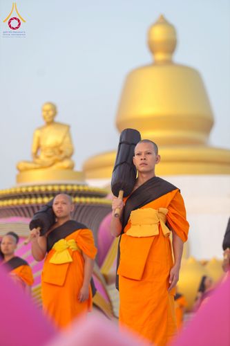 ภาพ No.299834:วันที่ 19 มกราคม พ.ศ.2569 พระธรรมยาตราปฏิบัติธรรมและถ่ายภาพหมู่ประวัติศาสตร์ ณ อนุสรณ์สถานลำดับที่ 5 สถานที่เผยแผ่วิชชาธรรมกายครั้งแรก  อนุสรณ์สถานบางปลาวัดบางปลา อ.บางเลน จ.นครปฐม ในโครงการธรรมยาตรา กตัญญูบูชา มหาปูชนียาจารย์ พระมงคลเทพมุนี(สด จนฺทสโร) 