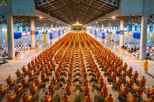 ภาพ No.280340:วันที่ 31 ธันวาคม พ.ศ.2568 -วันที่ 1 มกราคม พ.ศ.2569 พิธีฉลองชัยสวดมนต์บทธัมมจักกับปปวัตนสูตร ครบ 8,000,000,000 จบ , พิธีสวดมนต์ข้ามปี ณ วัดพระธรรมกาย