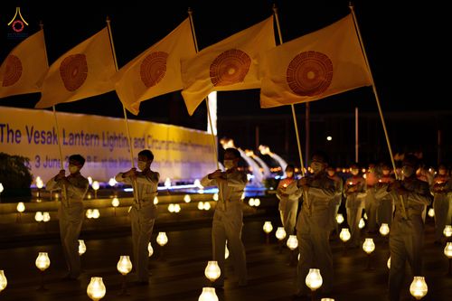 ภาพ No.81832:พิธีจุดวิสาขประทีปและเวียนประทักษิณ เนื่องในวันวิสาขบูชา วันเสาร์ที่ 3 มิถุนายน 2566 ณ ลานธรรมพระมหาธรรมกายเจดีย์ วัดพระธรรมกาย จ.ปทุมธานี