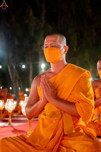 ภาพ No.69506:พิธีจุดประทีปถวายเป็นพุทธบูชา และบูชาธรรมมหาปูชนียาจารย์ ในโครงการธรรมยาตรากตัญญูบูชา มหาปูชนียาจารย์ พระมงคลเทพมุนี(สด จนฺทสโร) พระผู้ปราบมาร ปีที่ 11 ณ อนุสรณ์สถานมหาวิหารพระมงคลเทพมุนี อ.สองพี่น้อง จ.สุพรรณบุรี