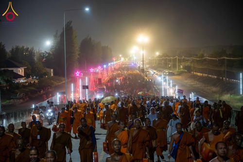 ภาพ No.324568:วันที่ 22 เมษายน พ.ศ.2569 (วันคุ้มครองโลก) บรรยากาศพระสังฆาธิการและสาธุชน การเดินทางกลับ งานถวายมหาสังฆทาน 40,000 กว่าวัดทั่วประเทศ วัดพระธรรมกาย