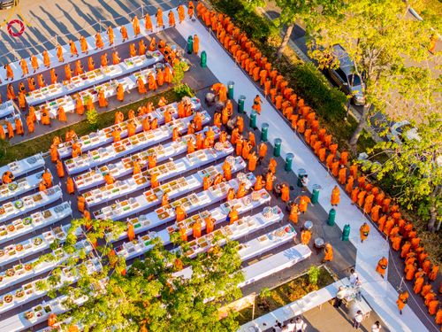 ภาพ No.106086:พิธีถวายภัตตาหารเป็นสังฆทาน แด่คณะพระธรรมยาตราฯ ในโครงการธรรมยาตรากตัญญูบูชา มหาปูชนียาจารย์ พระมงคลเทพมุนี(สด จนฺทสโร) พระผู้ปราบมาร อนุสรณ์สถาน 7 แห่ง ปีที่ 12 วันที่ 3 มกราคม พ.ศ. 2567 ณ อนุสรณ์สถานโลตัสแลนด์ จ.สุพรรณบุรี