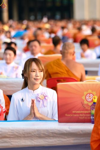 ภาพ No.324693:วันที่ 22 เมษายน พ.ศ.2569 (วันคุ้มครองโลก) บรรยากาศสาธุชน ในงานถวายมหาสังฆทาน 40,000 กว่าวัดทั่วประเทศ ณ ลานธรรม วัดพระธรรมกาย