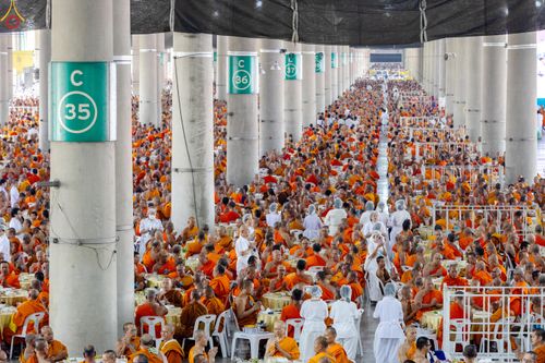 ภาพ No.323765:วันที่ 22 เมษายน พ.ศ.2569(วันคุ้มครองโลก) งานถวายมหาสังฆทาน 40,000 กว่าวัดทั่วประเทศ คณะสงฆ์ฉันภัตตาหารเพล