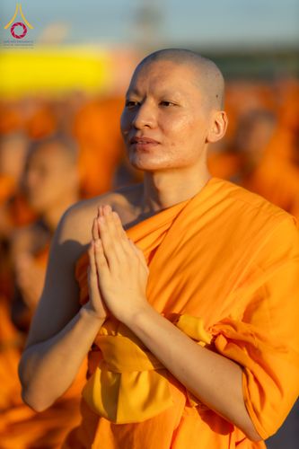 ภาพ No.285286:วันจันทร์ที่ 15 ธันวาคม พ.ศ.2568  บันทึกภาพหมู่ประวัติศาสตร์ โครงการบรรพชาอุปสมบทหมู่  รุ่นบูชาธรรมมหาปูชนียาจารย์ ประจำปี 2568 ณ ลานธรรมมหาธรรมกายเจดีย์ วัดพระธรรมกาย