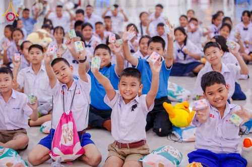 ภาพ No.282062:วันศุกร์ที่ 19 ธันวาคม พ.ศ. 2568 พิธีมอบโล่และใบประกาศเกียรติคุณ โครงการเจริญพระพุทธมนต์ธัมมจักกัปปวัตตนสูตร และวันรวมพลังเด็กดีV-Star ดาวแห่งความดี ผู้นำฟื้นฟูศีลธรรมโลกจังหวัดสระบุรี ณ ศูนย์ปฏิบัติธรรมสระบุรี