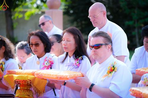 ภาพ No.83845:พิธีเวียนประทักษิณ,พิธีบรรพชาและพิธีอุปสมบทหมู่ ในโครงการอบรมพระธรรมทายาทในทวีปยุโรป  รุ่นที่ 9 วันอาทิตย์ที่ 16 กรกฎาคม พ.ศ. 2566 ณ วัดพระธรรมกายเบเนลักซ์  ประเทศเบลเยียม