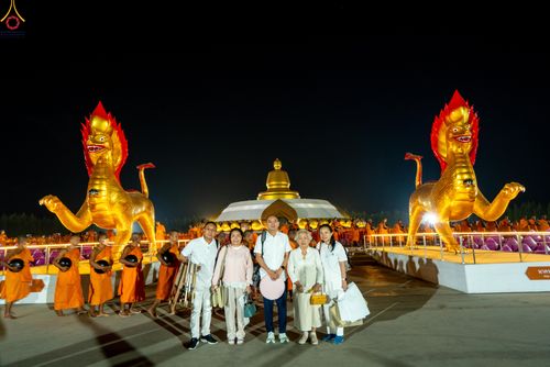 ภาพ No.302384:วันที่ 24 มกราคม พ.ศ. 2569 พิธีตักบาตรพระธรรมยาตรา ณ อนุสรณ์สถานลำดับที่ 5 สถานที่เผยแผ่วิชชาธรรมกายครั้งแรก อนุสรณ์สถานบางปลา วัดบางปลา อำเภอบางเลน จังหวัดนครปฐม ในโครงการธรรมยาตรา กตัญญูบูชา มหาปูชนียาจารย์ พระมงคลเทพมุนี(สด จนฺทสโร) พระผู้ปราบมาร อนุส