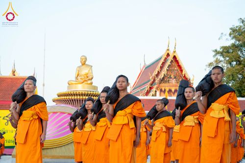 ภาพ No.294647:วันอาทิตย์ที่ 14 ธันวาคม พ.ศ.2568 พระธรรมยาตราปฏิบัติธรรมและถ่ายภาพหมู่ประวัติศาสตร์ ณ วัดสองพี่น้อง ต.ต้นตาล อ.สองพี่น้อง จ.สุพรรณบุรี ในโครงการธรรมยาตรา กตัญญูบูชา มหาปูชนียาจารย์ พระมงคลเทพมุนี(สด จนฺทสโร) พระผู้ปราบมาร อนุสรณ์สถาน 7 แห่ง ปีที่ 14