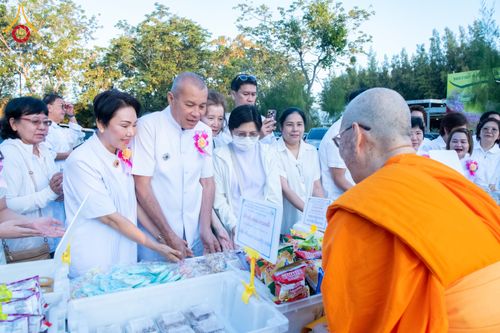 ภาพ No.288094:วันที่ 4 มกราคม พ.ศ. 2569 พิธีถวายภัตตาหารเป็นสังฆทาน แด่พระธรรมยาตรา ในโครงการธรรมยาตรา กตัญญูบูชา มหาปูชนียาจารย์ พระมงคลเทพมุนี(สด จนฺทสโร) พระผู้ปราบมาร อนุสรณ์สถาน 7 แห่ง ปีที่ 14 ณ อนุสรณ์สถานมหาวิหารพระมงคลเทพมุนี (โลตัสแลนด์) อ.สองพี่น้อง จ.สุพรร