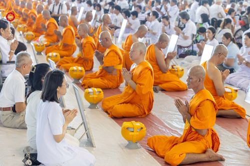 ภาพ No.277810:วันเสาร์ที่ 6 ธันวาคม พ.ศ. 2568 พิธีบรรพชาอุปสมบทและพิธีถวายบาตร โครงการอุปสมบทบูชาธรรมมหาปูชนียาจารย์ ประจำปี พ.ศ.2568 โครงการบวชพระนานาชาติ AEC และ WAB รุ่น CEO (นักบริหาร) รุ่นที่ 5 ณ มหาธรรมกายเจดีย์ วัดพระธรรมกาย