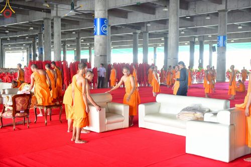 ภาพ No.219021:วันที่ 18-20 เมษายน พ.ศ. 2568 การเตรียมงานในลานธรรม , วิหารคด เพื่องานวันคุ้มครองโลก 22 เมษายน พศ. 2568