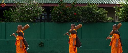 ภาพ No.140766:PhotoStory มหาศรัทธา ธรรมยาตราศรีลังกา EP.4 โครงการสยาม-ลังกา ธรรมยาตรา ฉลองเทศกาลวิสาขบูชาแห่งชาติ ศรีลังกา  บูชาธรรม 80 ปีหลวงพ่อธัมมชโย เส้นทางจาก เมืองดัมบูลลา ไปยัง เมืองมาตะเล  ตั้งแต่วันที่ 17-20 พฤษภาคม พ.ศ. 2567