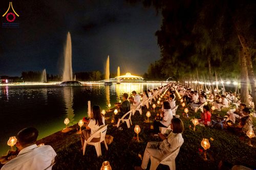 ภาพ No.266380:วันพุธที่ 5 พฤศจิกายน พ.ศ. 2568 (วันพระ ขึ้น 15 ค่ำ เดือน 12) พิธีลอยกระทงธรรม  ณ สระมหาเศรษฐีทะเลบุญ มหาวิหารพระมงคลเทพมุนี วัดพระธรรมกาย จ.ปทุมธานี