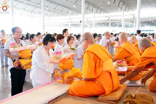 ภาพ No.131672:พิธีร่วมบุญบรรพชาสามเณร 5,000 รูป ณ บ้านแก้วเรือนทองคุณยาย สภาธรรมกายสากล วัดพระธรรมกาย วันเสาร์ที่ 23 มีนาคม พ.ศ. 2567