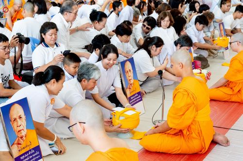 ภาพ No.229231:วันเสาร์ที่ 14 มิถุนายน พ.ศ. 2568 พิธีบรรพชา , พิธีถวายบาตร , พิธีอุปสมบท ในโครงการบรรพชาอุปสมบทหมู่ ผู้บริหารรุ่นที่ 15 และ อุดมศึกษา รุ่นที่ 52 ณ โบสถ์พระไตรปิฎก วัดพระธรรมกาย