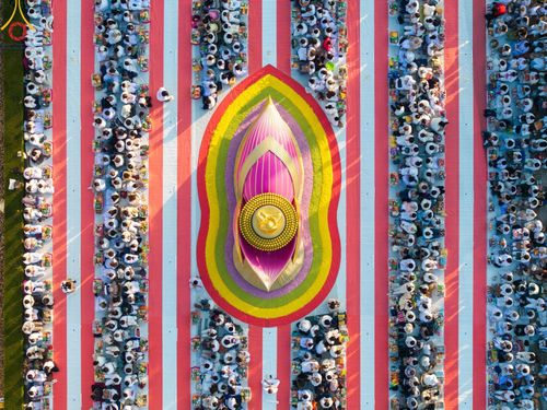 ภาพ No.197721:พิธีตักบาตรพระธรรมยาตรา ณ อนุสรณ์สถานลำดับที่ 4 สถานที่เกิดด้วยกายธรรม วัดโบสถ์(บน) ต.บางคูเวียง จ.นนทบุรี ในโครงการธรรมยาตรา กตัญญูบูชา มหาปูชนียาจารย์ พระมงคลเทพมุนี(สด จนฺทสโร) พระผู้ปราบมาร อนุสรณ์สถาน 7 แห่ง ปีที่ 13 วันที่ 19 มกราคม พ.ศ. 2568