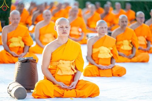 ภาพ No.187007:พระธรรมยาตราปฏิบัติธรรม และถ่ายภาพหมู่ประวัติศาสตร์ ปีที่ 13 ณ ลานทิศตะวันออก มหาวิหารพระมงคลเทพมุนี วัดพระธรรมกาย จ.ปทุมธานี วันเสาร์ที่ 28 ธันวาคม พ.ศ. 2567