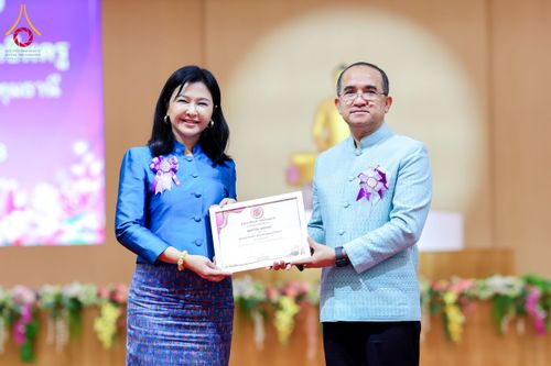 ภาพ No.196127:ผู้ว่าปทุมฯ เปิดงานวันครู ครั้งที่ 69 พ.ศ. 2568 จังหวัดปทุมธานี “เรียนดี มีความสุข : ครูไทยร่วมใจปฏิวัติการศึกษา เด็กฉลาดคิด ฉลาดทำ” ณ วัดพระธรรมกาย - รวมใจระลึกถึงพระคุณบูรพาจารย์ ยกย่องเชิดชูเกียรติผู้ประกอบวิชาชีพทางการศึกษาที่ประกอบคุณงามความดี 