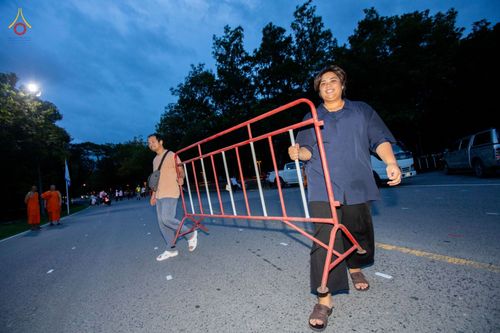 ภาพ No.88774:คณะสงฆ์ เจ้าหน้าที่ และสาธุชน ทุ่มเทแรงกายแรงใจเตรียมงาน เพื่องานวันครูผู้ค้นพบวิชชาธรรมกาย ตั้งแต่วันที่ 20 กันยายน พ.ศ. 2566