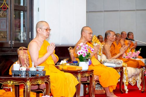 ภาพ No.214853:พิธีต้อนรับสัญญาบัตร พัดยศ พระราชวิเทศวชิรเวที (บัณฑิต วรปญฺโญ) เจ้าอาวาสวัดพระธรรมกายสกอตแลนด์ สหราชอาณาจักร ผู้ช่วยเจ้าอาวาสวัดพระธรรมกาย ณ อุโบสถพระไตรปิฏก วัดพระธรรมกาย