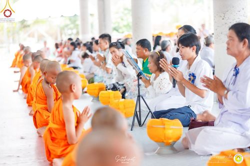 ภาพ No.216035:วันพฤหัสบดีที่ 3 เมษายน พ.ศ. 2568 พิธีบรรพชาสามเณร ภาคฤดูร้อน รุ่นที่ 15  บูชาธรรมหลวงพ่อธัมมชโย 81 ปี 81 รูป ณ ศูนย์ปฏิบัติธรรมสวนผึ้ง จ.ราชบุรี