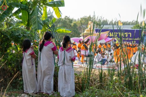 ภาพ No.110472:พิธีต้อนรับพระธรรมยาตรา ในโครงการธรรมยาตรากตัญญูบูชา มหาปูชนียาจารย์ พระมงคลเทพมุนี(สด จนฺทสโร) พระผู้ปราบมาร อนุสรณ์สถาน 7 แห่ง ปีที่ 12 วันที่ 11 มกราคม พ.ศ. 2567 ณ อนุสรณ์สถานลำดับที่ 3 สถานที่เกิดใหม่ในเพศสมณะ วัดสองพี่น้อง จ.สุพรรณบุรี