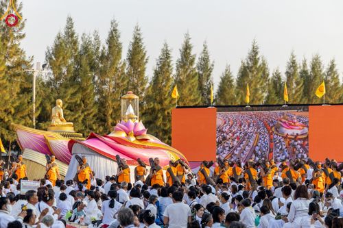 ภาพ No.107943:พิธีต้อนรับพระธรรมยาตรา ในโครงการธรรมยาตรากตัญญูบูชา มหาปูชนียาจารย์ พระมงคลเทพมุนี(สด จนฺทสโร) พระผู้ปราบมาร อนุสรณ์สถาน 7 แห่ง ปีที่ 12 วันที่ 7 มกราคม พ.ศ. 2567 ณ อนุสรณ์สถานคลองบางนางแท่น  อ.สามพราน จ.นครปฐม