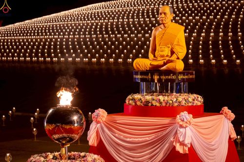 ภาพ No.253716:วันที่ 10 ตุลาคม พ.ศ. 2568 พิธีจุดประทีปบูชาพระผู้ปราบมาร, พิธีจุดประทีปบนพระมหาธรรมกายเจดีย์  20,000 ดวง เนื่องในวันคล้ายวันเกิดครบรอบ 141 ปี พระมงคลเทพมุนี (สด จนฺทสโร)