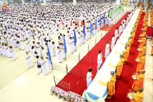 ภาพ No.159559:สัมมนาพิเศษและพิธีมอบองค์พระธรรมกาย 2,000 องค์ ณ ห้องแก้วสารพัดนึก 1 วัดพระธรรมกาย วันอาทิตย์ต้นเดือนที่ 6 ตุลาคม พ.ศ. 2567