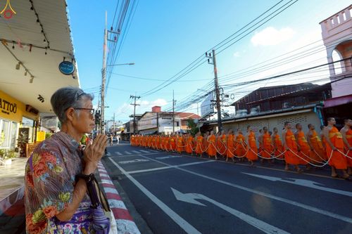 ภาพ No.248801:วันที่ 20 กันยายน พ.ศ. 2568 พิธีอัญเชิญรูปหล่อหลวงปู่วัดปากน้ำ ภาษีเจริญ จากวัดมงคลนิมิตร พระอารามหลวง เพื่อประดิษฐาน ณ วิหารพระมงคลเทพมุนี (สด จนฺทสโร)  ศูนย์ปฏิบัติธรรมภูเก็ต จ.ภูเก็ต