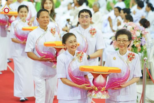 ภาพ No.134385:พิธีทอดผ้าป่าสมทบ มหาสังฆทาน 10,000 วัด ทั่วไทย วันอาทิตย์ต้นเดือนที่ 7 เมษายน พ.ศ.2567 ณ ห้องแก้วสารพัดนึก 1 สภาธรรมกายสากล  วัดพระธรรมกาย จ.ปทุมธานี