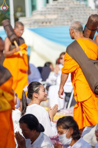 ภาพ No.193340:พิธีต้อนรับพระธรรมยาตรา ณ อนุสรณ์สถาน สถานที่เกิดในเพศสมณะ วัดสองพี่น้อง อำเภอสองพี่น้อง จังหวัดสุพรรณบุรี ในโครงการธรรมยาตรา กตัญญูบูชา มหาปูชนียาจารย์ พระมงคลเทพมุนี(สด จนฺทสโร) พระผู้ปราบมาร อนุสรณ์สถาน 7 แห่ง ปีที่ 13 วันที่ 11 มกราคม พ.ศ. 2568