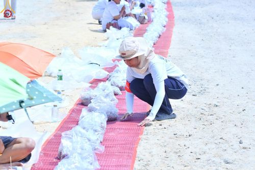 ภาพ No.130086:V.34 เพื่อธรรมเพื่อบางกล่ำ การรับบุญของเจ้าหน้าที่หน่วยงานต่างๆ  เพื่องานธรรมยาตราอัญเชิญพระบรมสารีริกธาตุ ประดิษฐาน ณ มหารัตนเจดีย์สิริปทุมสวรรค์ (เจดีย์อริยพุทธะ 5 พระองค์) ณ ศูนย์ปฏิบัติธรรมภาคใต้ อ.บางกล่ำ จ.สงขลา ระหว่างวันที่ 9-10 มีนาคม พ.ศ. 2567