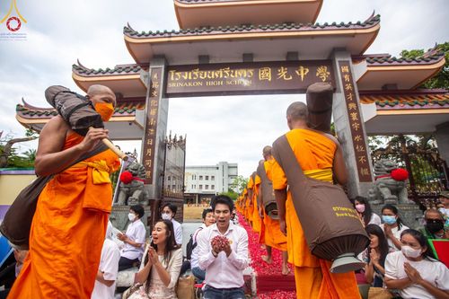 ภาพ No.128567:พิธีอัญเชิญพระบรมสารีริกธาตุ " ใจกลางเมืองนครหาดใหญ่ " เพื่อประดิษฐาน ณ มหารัตนเจดีย์สิริปทุมสวรรค์ (เจดีย์อริยพุทธะ 5 พระองค์) ศูนย์ปฏิบัติธรรมภาคใต้ อ.บางกล่ำ จ.สงขลา  วันที่ 9 มีนาคม พ.ศ. 2567 (ชุดที่ 2)