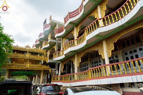 ภาพ No.220385:วันที่ 17 เมษายน พ.ศ. 2568 ผู้แทนวัดพระธรรมกาย ลงพื้นที่เยียวยา ซับน้ำตาเหยื่อแผ่นดินไหวมัณฑะเลย์