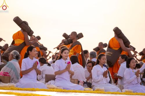 ภาพ No.198217:พิธีต้อนรับพระธรรมยาตรา ณ อนุสรณ์สถานลำดับที่ 5 สถานที่เผยแผ่วิชชาธรรมกายครั้งแรก อนุสรณ์สถานบางปลา วัดบางปลา อำเภอบางเลน จังหวัดนครปฐม ในโครงการธรรมยาตรา กตัญญูบูชา มหาปูชนียาจารย์ พระมงคลเทพมุนี(สด จนฺทสโร) พระผู้ปราบมาร ปีที่ 13 วัน 19 มกราคม พ.ศ.2568
