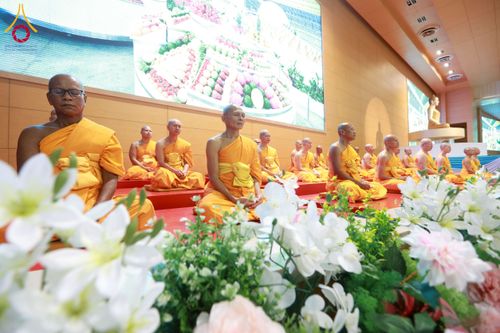 ภาพ No.264377:วันอาทิตย์ที่ 2 พฤศจิกายน พ.ศ. 2568 พิธีบูชาข้าวพระ ณ สภาธรรมกายสากล วัดพระธรรมกาย