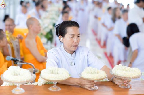 ภาพ No.239840:วันที่ 16-17 สิงหาคม พ.ศ. 2568 การปฏิบัติหน้าที่ของเจ้าหน้าที่ทุกสถานะ เพื่องานพิธีอัญเชิญรูปเหมือนพระมงคลเทพมุนี (สด จันทสโร) และพิธีกดปุ่มอัญเชิญรูปเหมือน พระมงคลเทพมุนี (สด จันทสโร) ณ มหาวิหารแก้วพระมงคลเทพมุนี ศูนย์ปฏิบัติธรรมแก้วเมืองเลย จ.เลย