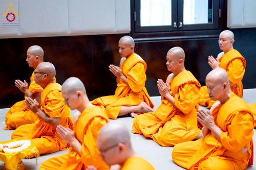 ภาพ No.256269:วันที่ 4 ตุลาคม พ.ศ. 2568 พิธีบรรพชาอุปสมบท  โครงการอุปสมบทหมู่บูชาธรรม 141 ปี  พระมงคลเทพมุนี (สด จนฺทสโร) ณ โบสถ์พระไตรปิฏก วัดพระธรรมกาย จ.ปทุมธานี