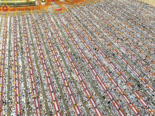 ภาพ No.187817:พิธีตักบาตรฉลองพระใหม่ ต้อนรับพุทธศักราช 2568 ณ ลานธรรมพระมหาธรรมกายเจดีย์ วัดพระธรรมกาย จ.ปทุมธานี วันที่ 1 มกราคม พ.ศ. 2568