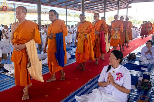 ภาพ No.144485:3 Bigboon 1.พิธีทอดผ้าป่าสถาปนาสังฆรัตนะปทุมเจดีย์ 2.พิธีประดิษฐานดอกบัวอนันต์นิรันดร์กาล 3.พิธีถวายมหาสังฆทานแด่คณะสงฆ์ทุกวัดในจังหวัดปัตตานี ณ ศูนย์อบรมเยาวชนจังหวัดปัตตานี วันอาทิตย์ที่ 14 กรกฎาคม พ.ศ. 2567