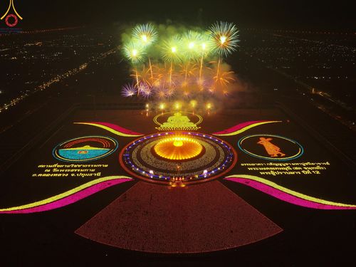 ภาพ No.122302:พิธีจุดประทีปถวายเป็นพุทธบูชา และบูชาธรรมมหาปูชนียาจารย์ พระมงคลเทพมุนี(สด จนฺทสโร) ในโครงการธรรมยาตรา กตัญญูบูชา มหาปูชนียาจารย์ พระมงคลเทพมุนี(สด จนฺทสโร) พระผู้ปราบมาร อนุสรณ์สถาน 7 แห่ง ปีที่ 12 วันที่ 31 มกราคม พ.ศ. 2567 ณ วัดพระธรรมกาย จ.ปทุมธานี (