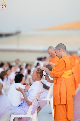ภาพ No.180078:พิธีปลงผมนาคธรรมทายาท ในโครงการอุปสมบทหมู่ บูชาธรรมมหาปูชนียาจารย์ (ศูนย์อบรมวัดพระธรรมกาย) วันที่ 1 ธันวาคม พ.ศ. 2567 ณ ลานธรรมหารัตนวิหารคด วัดพระธรรมกาย จ.ปทุมธานี
