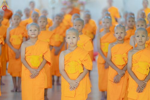 ภาพ No.135132: พิธีบรรพชาสามเณร  พิธีตักบาตรฉลองสามเณรใหม่ วันที่ 1 เมษายน พ.ศ.2567 ในโครงการบรรพชาสามเณรฟื้นฟูพระพุทธศาสนาทั่วไทย ณ ศูนย์ปฏิบัติธรรมแก้วเมืองเลย