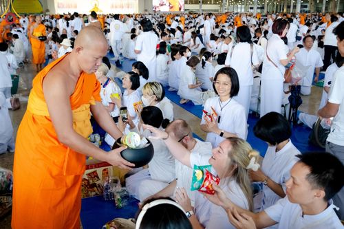 ภาพ No.207315:พิธีตักบาตร และปฏิบัติธรรมช่วงสาย ในวันมาฆบูชา วันพุธที่ 12 กุมภาพันธ์ พ.ศ. 2568 ณ วัดพระธรรมกาย จังหวัดปทุมธานี