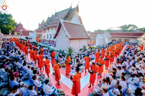 ภาพ No.116122:พิธีตักบาตรพระธรรมยาตรา ณ อนุสรณ์สถานลำดับที่ 4 สถานที่เกิดด้วยกายธรรม วัดโบสถ์(บน) จ.นนทบุรี วันที่ 21 มกราคม พ.ศ. 2567