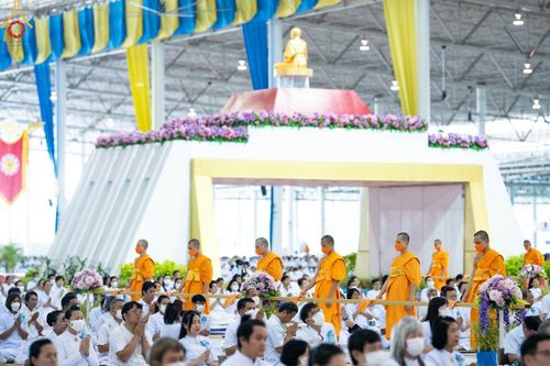 ภาพ No.99871:พิธีทอดผ้าป่า ต้นสมบัติจักรพรรดิ ในวันอาทิตย์ที่ 3 ธันวาคม พ.ศ. 2566 ณ สภาธรรมกายสากล วัดพระธรรมกาย จ.ปทุมธานี