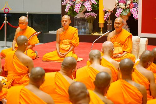 ภาพ No.62194:พิธีอุปสมบทในโครงการอุปสมบทหมู่ บูชาธรรมหลวงพ่อธัมมชโย พ.ศ.2567 ณ อุโบสถ วัดพระธรรมกาย จ.ปทุมธานี วันที่ 13-15 เมษายน พ.ศ. 2567